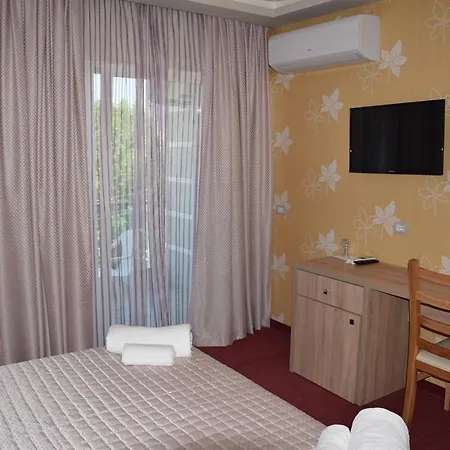 Pogradeci 2 Hotel